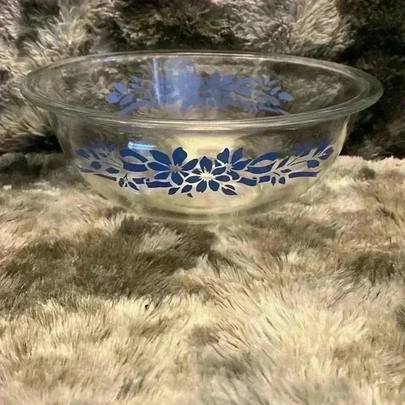 Pyrex clear glass vintage MCM nesting mixing bowls with blue ribbons & flowers. - Picture 13 of 15